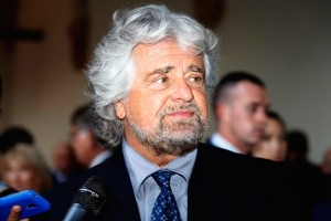 Beppe Grillo. Sopra: Di Battista e Di Maio